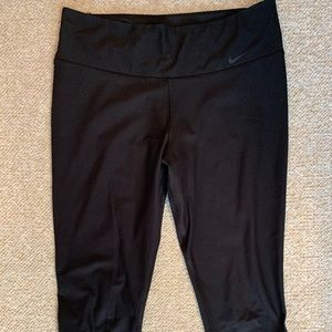 Nike women’s cropped leggings